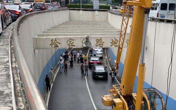 诚信-优配 徐家汇路地道横梁遭平板车撞坏最新消息：将封闭10天
